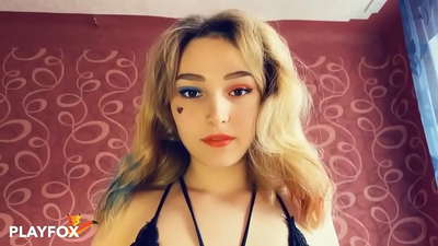 Gli occhiali magici della realtà virtuale mi hanno fatto fare sesso con Harley Quinn