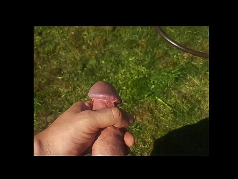 ❤️ Hot hottie si fa scopare la figa rosa e sborra con uno squirt in un giardino estivo Porno vkal it.porngipfy.ru ️❤