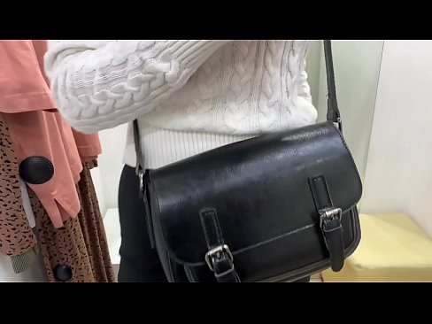 ❤️ Masturbazione pubblica della giovane cagna FeralBerry con un dildo nel camerino Porno vkal it.porngipfy.ru ️❤